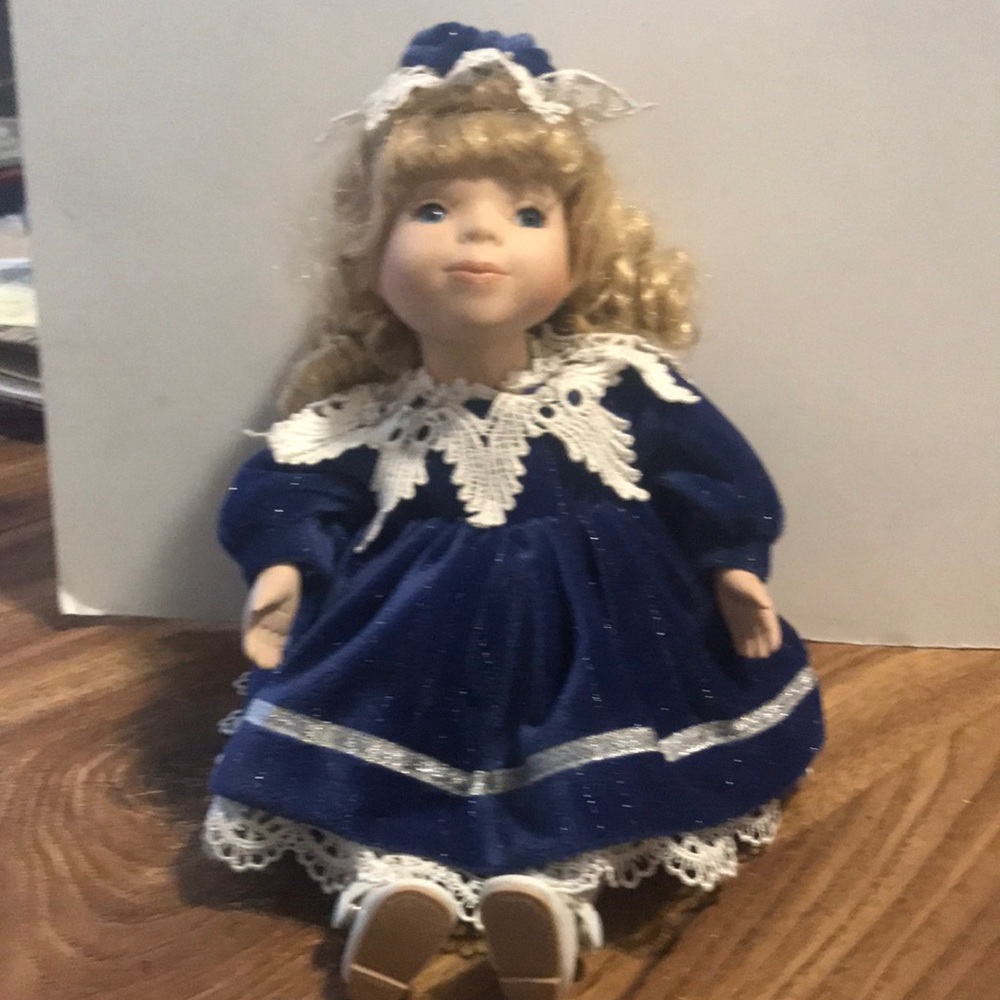 New !   Dan Dee Porcelian , musical doll. Plays Friar.e Jacqua n her name is